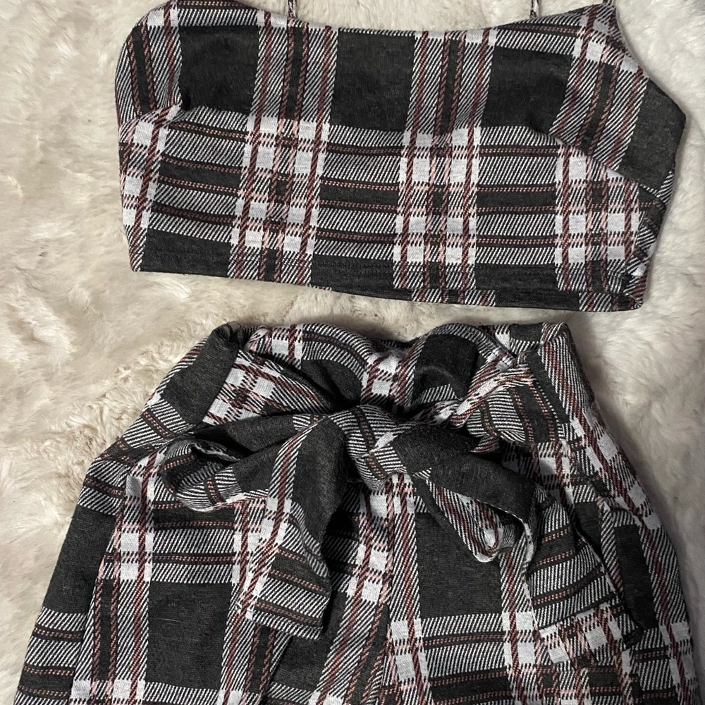 Two piece set - Picture 2 of 2